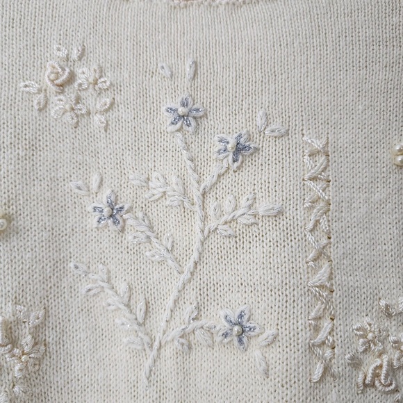 Vintage Jaclyn Smith - Embroidered Sweater - Picture 3 of 8
